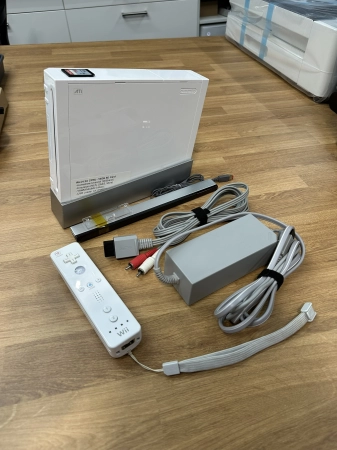 Nintendo - Wii (White) Console w/4.3U CFW & 16GB SD Card